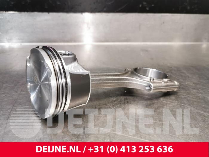 Usados Pistón Volvo S90 II 2.0 B6 Mild Hybrid AWD Precio € 150,00 Norma de margen ofrecido por van Deijne Onderdelen Uden B.V.