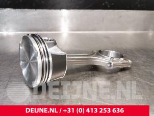 Usagé Piston Volvo S90 II 2.0 B6 Mild Hybrid AWD Prix € 150,00 Règlement à la marge proposé par van Deijne Onderdelen Uden B.V.