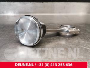 Usagé Piston Volvo S90 II 2.0 B6 Mild Hybrid AWD Prix € 150,00 Règlement à la marge proposé par van Deijne Onderdelen Uden B.V.