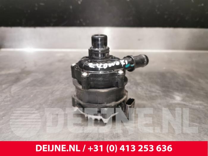Begagnade Extra vattenpump Lynk &amp; Co 01 1.5 PHEV Pris € 60,50 Inklusive moms erbjuds av van Deijne Onderdelen Uden B.V.