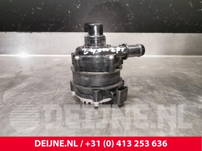 Begagnade Extra vattenpump Lynk &amp; Co 01 1.5 PHEV Pris € 60,50 Inklusive moms erbjuds av van Deijne Onderdelen Uden B.V.
