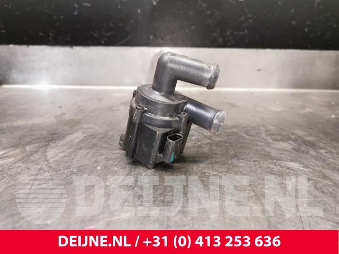 Begagnade Extra vattenpump Lynk &amp; Co 01 1.5 PHEV Pris € 36,30 Inklusive moms erbjuds av van Deijne Onderdelen Uden B.V.