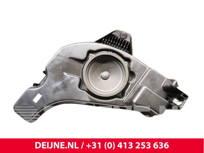 Begagnade Bashögtalare Lynk &amp; Co 01 1.5 PHEV Pris € 90,75 Inklusive moms erbjuds av van Deijne Onderdelen Uden B.V.