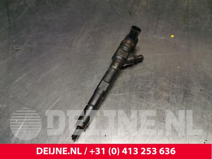 Usagé Injecteurs Hyundai H-300 2.5 CRDi Prix € 121,00 Prix TTC proposé par van Deijne Onderdelen Uden B.V.