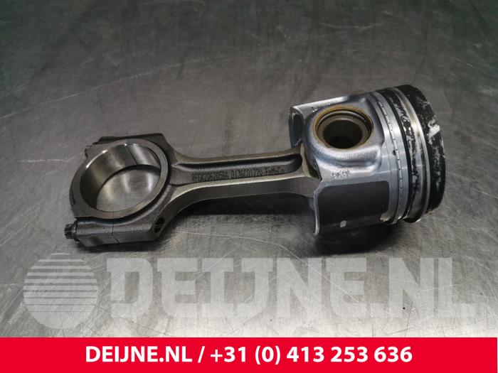 Usados Pistón Ford Transit Custom 2.0 TDCi 16V Eco Blue 130 Precio € 121,00 IVA incluido ofrecido por van Deijne Onderdelen Uden B.V.