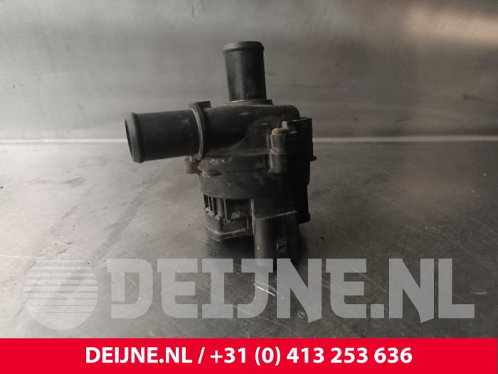 Używane Pompa wodna Renault Trafic New (FL) 2.0 dCi 16V 90 Cena € 30,25 Z VAT oferowane przez van Deijne Onderdelen Uden B.V.