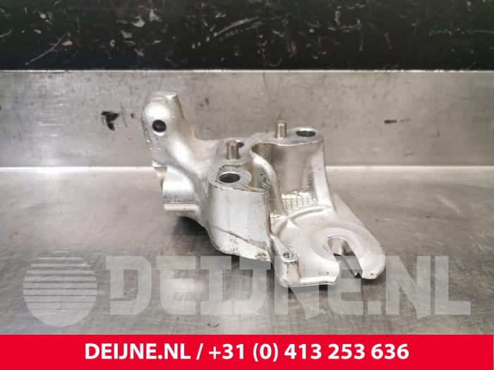 Used Engine mount Citroen Jumpy 2.0 Blue HDI 120 Price € 30,25 Inclusive VAT offered by van Deijne Onderdelen Uden B.V.