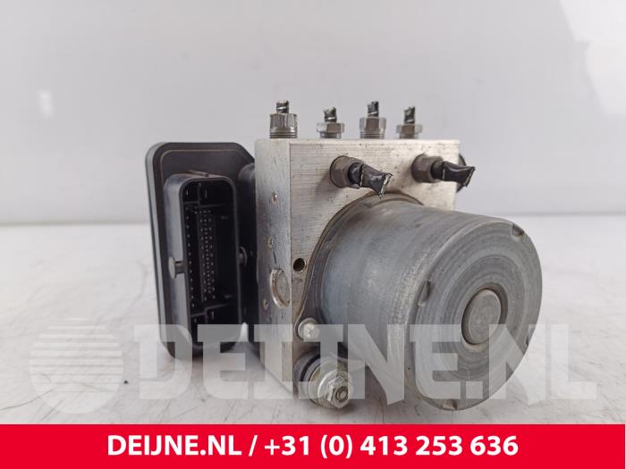 Używane Pompa ABS Citroen Jumper (U9) 2.2 Blue HDi 140 Cena € 193,60 Z VAT oferowane przez van Deijne Onderdelen Uden B.V.
