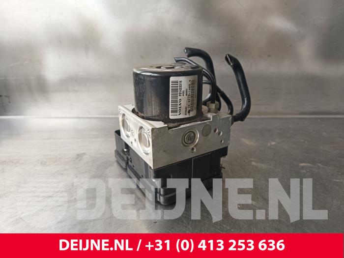 Usagé Bloc ABS Volvo V40 (MV) 2.0 D2 16V Prix € 100,00 Règlement à la marge proposé par van Deijne Onderdelen Uden B.V.