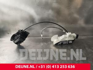 Begagnade Låsmekanism, bakdörr, minibuss/van Peugeot Partner (EF/EU) 1.5 BlueHDi 100 Pris € 84,70 Inklusive moms erbjuds av van Deijne Onderdelen Uden B.V.
