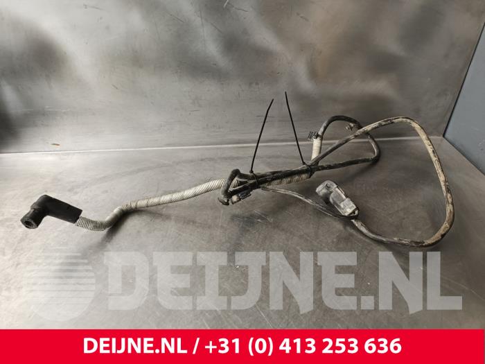 Używane Przewód AdBlue Ford Transit Custom 2.0 TDCi 16V Eco Blue 130 Cena € 96,80 Z VAT oferowane przez van Deijne Onderdelen Uden B.V.
