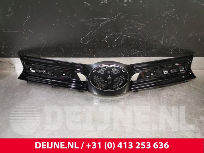 Używane Grill Toyota Pro-Ace Cena € 121,00 Z VAT oferowane przez van Deijne Onderdelen Uden B.V.