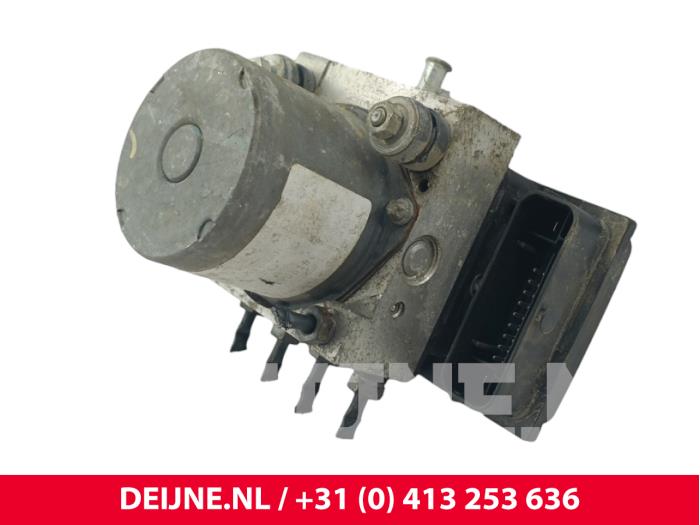 Used ABS pump Renault Master III (FV) 2.3 dCi 125 16V FWD Price € 121,00 Inclusive VAT offered by van Deijne Onderdelen Uden B.V.
