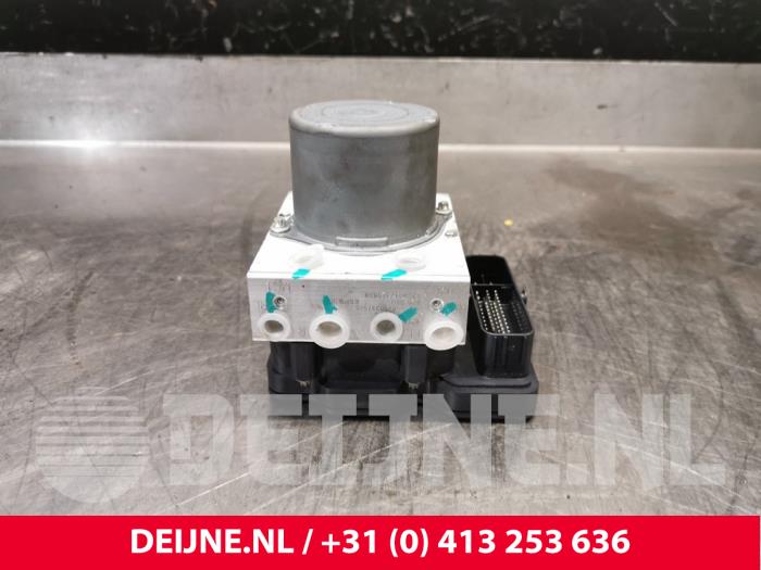 Bloc ABS d'un Lynk & Co 01 1.5 PHEV 2023