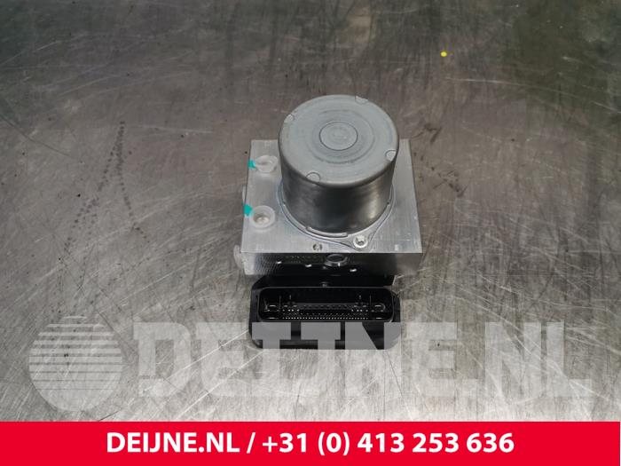 Bloc ABS d'un Lynk & Co 01 1.5 PHEV 2023