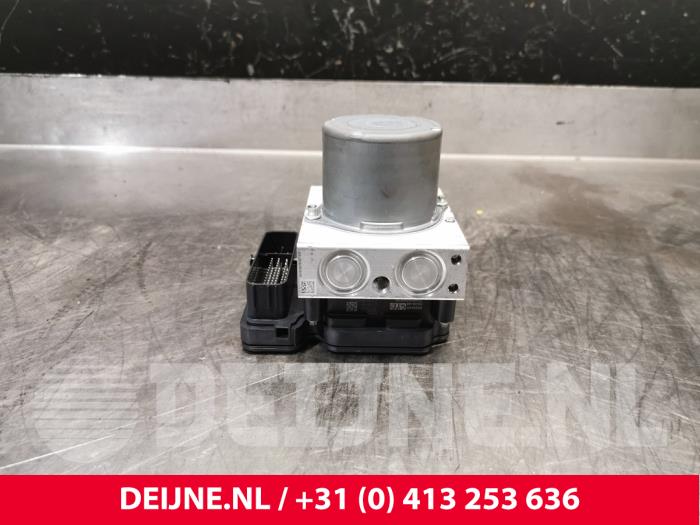 Bloc ABS d'un Lynk & Co 01 1.5 PHEV 2023