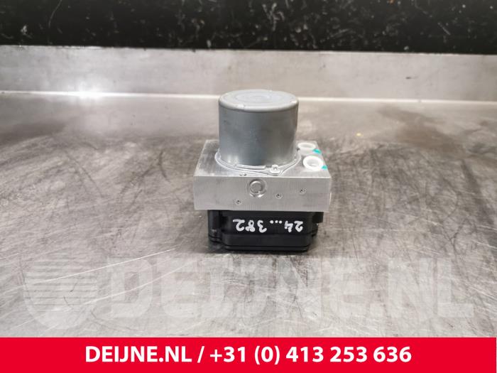 Begagnade ABS-pump Lynk &amp; Co 01 1.5 PHEV Pris € 175,45 Inklusive moms erbjuds av van Deijne Onderdelen Uden B.V.