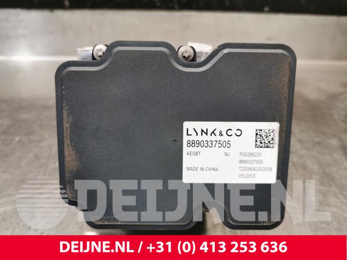 Bloc ABS d'un Lynk & Co 01 1.5 PHEV 2023
