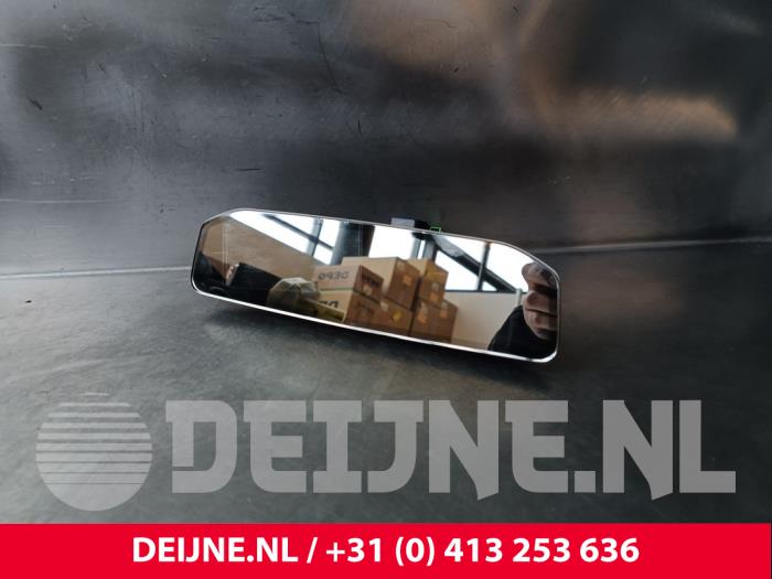 Używane Lusterko wewnetrzne Lynk &amp; Co 01 1.5 PHEV Cena € 48,40 Z VAT oferowane przez van Deijne Onderdelen Uden B.V.