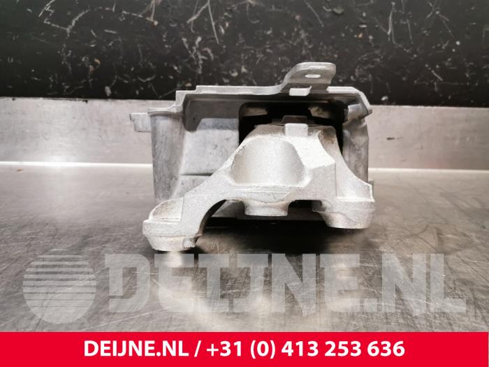 Engine mount from a Lynk & Co 01 1.5 PHEV 2023