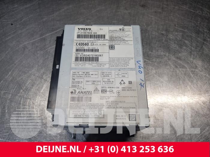 Używane Odtwarzacz CD Volvo V40 Cross Country (MZ) 2.0 D2 16V Cena € 125,00 Procedura marży oferowane przez van Deijne Onderdelen Uden B.V.