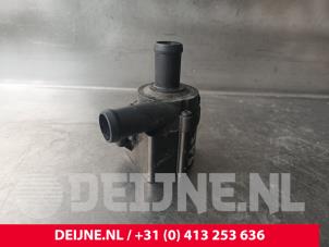 Usagé Pompe à eau Volvo V60 II (ZW) 2.0 B3 16V Mild Hybrid Prix € 70,00 Règlement à la marge proposé par van Deijne Onderdelen Uden B.V.
