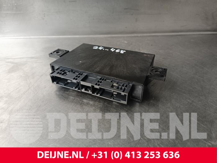 Używane Modul (rózne) Porsche Taycan Cross Turismo (Y1B) 4S Performance Battery Plus Cena € 302,50 Z VAT oferowane przez van Deijne Onderdelen Uden B.V.