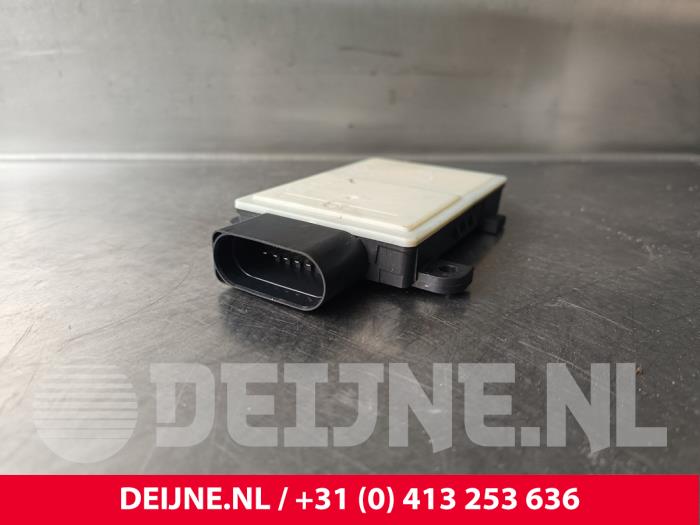 Begagnade Radarsensor Porsche Taycan Cross Turismo (Y1B) 4S Performance Battery Plus Pris € 332,75 Inklusive moms erbjuds av van Deijne Onderdelen Uden B.V.