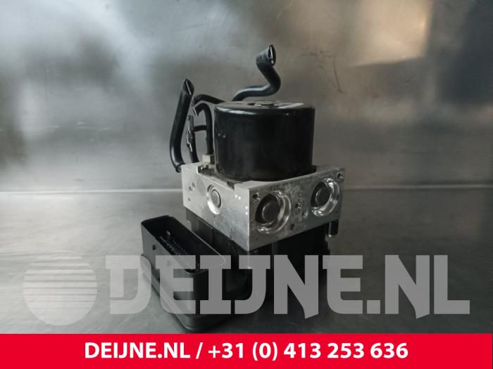 Begagnade ABS-pump Volvo V40 (MV) Pris € 125,00 Marginaltabell erbjuds av van Deijne Onderdelen Uden B.V.