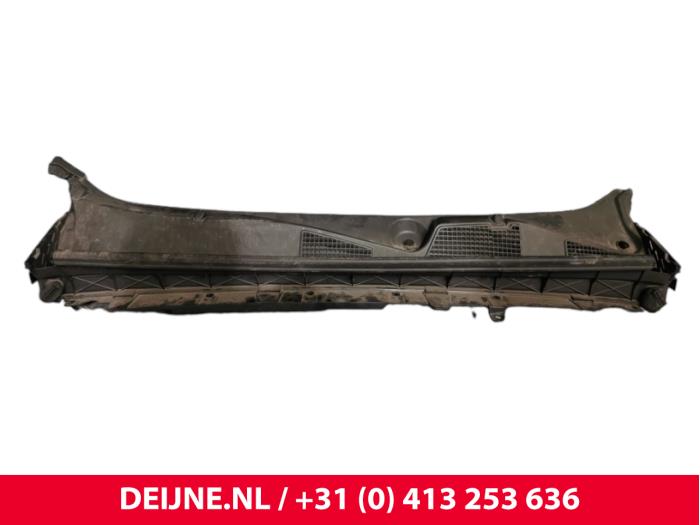 Używane Parawan Lynk &amp; Co 01 1.5 PHEV Cena € 72,60 Z VAT oferowane przez van Deijne Onderdelen Uden B.V.