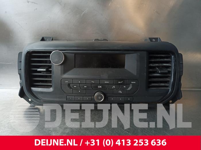 Używane Panel obslugi radia Peugeot Expert (V1/VA/VB/VE/VF/VT/VY) 1.6 Blue HDi 95 16V Cena € 84,70 Z VAT oferowane przez van Deijne Onderdelen Uden B.V.