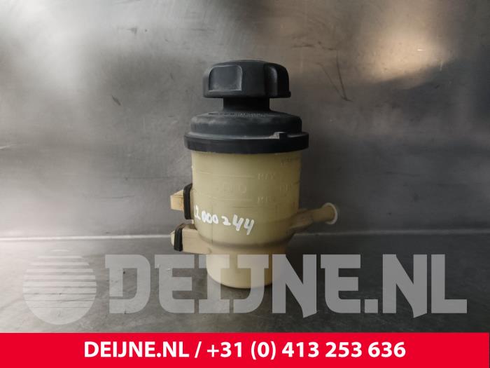 Begagnade Styrservotank Hyundai H-300 2.5 CRDi Pris € 24,20 Inklusive moms erbjuds av van Deijne Onderdelen Uden B.V.