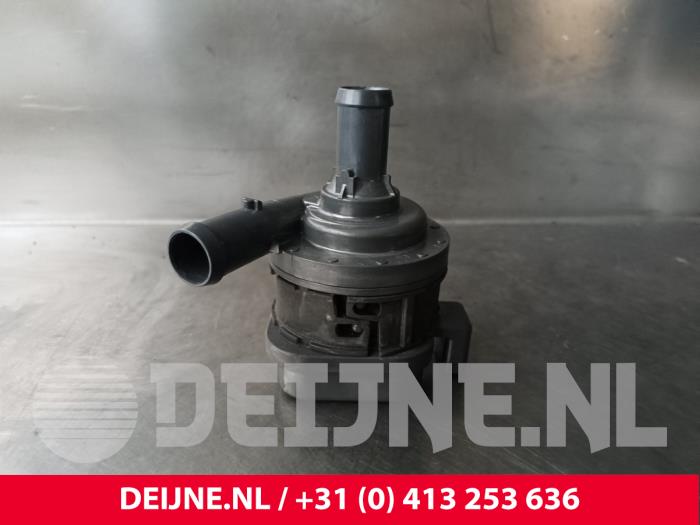 Begagnade Extra vattenpump Volvo V60 II (ZW) 2.0 B3 16V Mild Hybrid Pris € 90,00 Marginaltabell erbjuds av van Deijne Onderdelen Uden B.V.