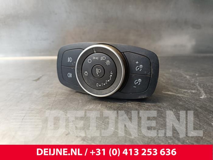Używane Przelacznik swiatel Ford Transit Custom 2.0 TDCi 16V Eco Blue 130 Cena € 24,20 Z VAT oferowane przez van Deijne Onderdelen Uden B.V.