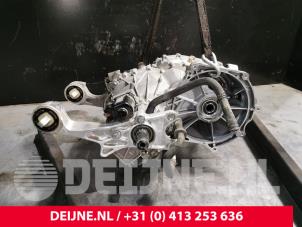Używane Skrzynia biegów Porsche Taycan Cross Turismo (Y1B) 4S Performance Battery Plus Cena € 2.964,50 Z VAT oferowane przez van Deijne Onderdelen Uden B.V.