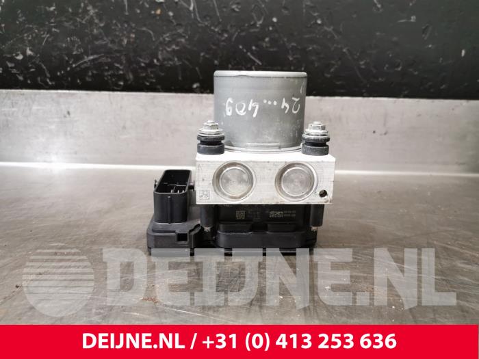 Używane Pompa ABS MG MG5 Electric Cena € 786,50 Z VAT oferowane przez van Deijne Onderdelen Uden B.V.