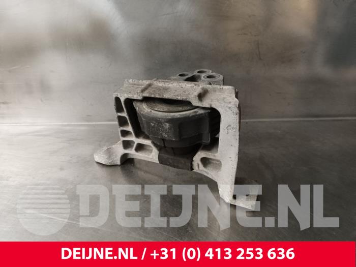 Usagé Support moteur Ford Transit Connect (PJ2) 1.5 TDCi Prix € 24,20 Prix TTC proposé par van Deijne Onderdelen Uden B.V.