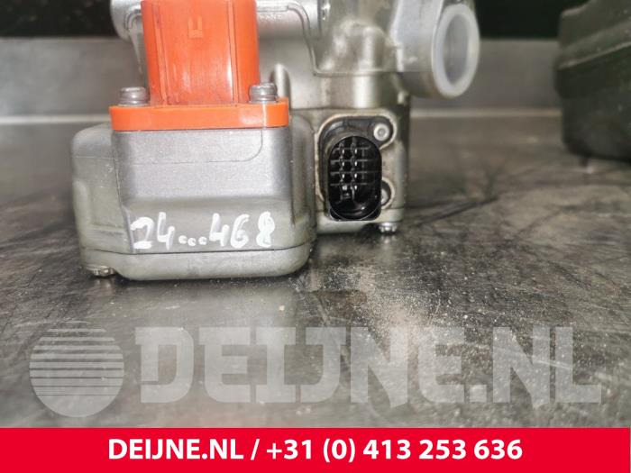 Klimapumpe van een Porsche Taycan Cross Turismo (Y1B) 4S Performance Battery Plus 2022