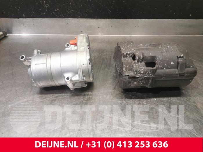 Klimapumpe van een Porsche Taycan Cross Turismo (Y1B) 4S Performance Battery Plus 2022