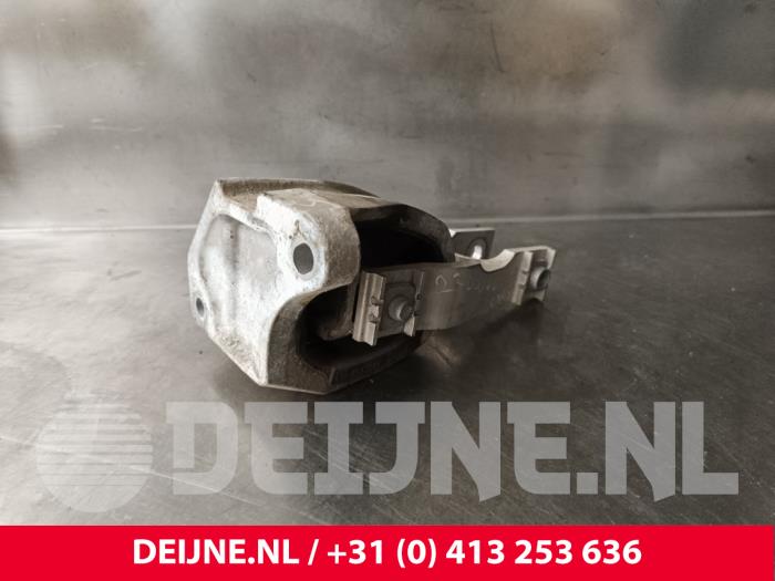 Used Engine mount Volvo XC60 II (UZ) 2.0 B4 16V Mild Hybrid AWD Price € 40,00 Margin scheme offered by van Deijne Onderdelen Uden B.V.