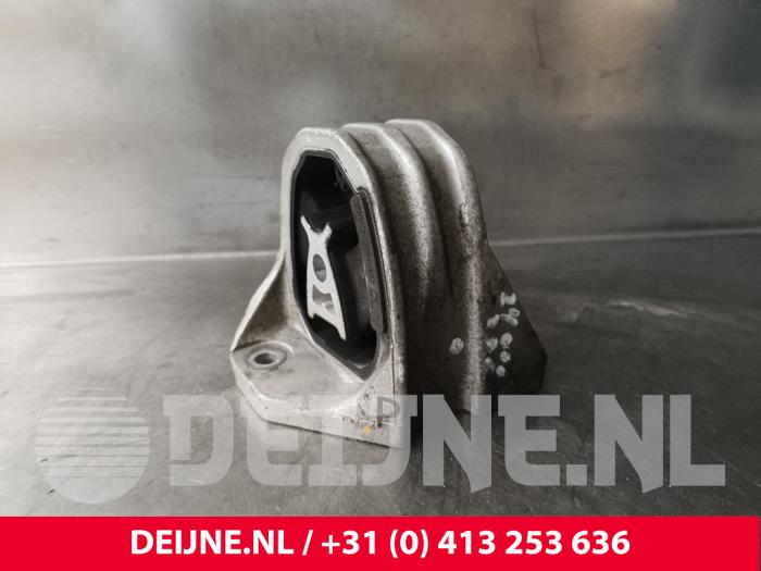 Used Engine mount Volvo V60 II (ZW) 2.0 B3 16V Mild Hybrid Price € 60,00 Margin scheme offered by van Deijne Onderdelen Uden B.V.