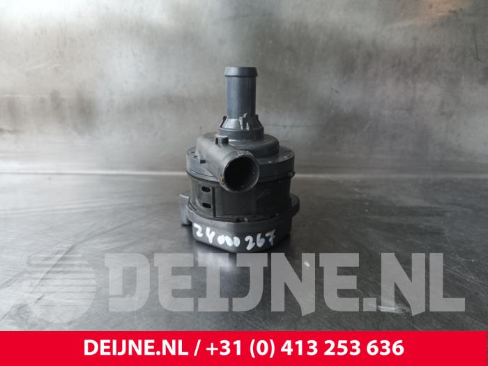 Begagnade Extra vattenpump Volvo V60 II (ZW) 2.0 T8 16V Recharge AWD Pris € 75,00 Marginaltabell erbjuds av van Deijne Onderdelen Uden B.V.
