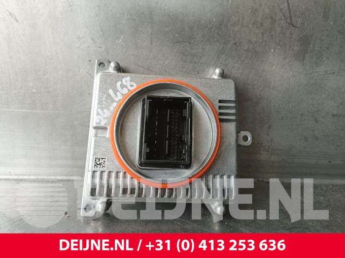 Używane Modułowy reflektor LED Porsche Taycan Cross Turismo (Y1B) 4S Performance Battery Plus Cena € 163,35 Z VAT oferowane przez van Deijne Onderdelen Uden B.V.