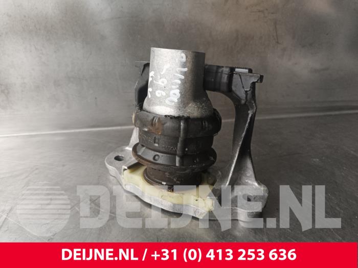 Used Engine mount Volvo V60 II (ZW) 2.0 B3 16V Mild Hybrid Price € 60,00 Margin scheme offered by van Deijne Onderdelen Uden B.V.
