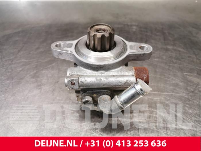 Usagé Pompe de direction Toyota HiAce II 2.5 D4-D 117 Kat. Prix € 90,75 Prix TTC proposé par van Deijne Onderdelen Uden B.V.
