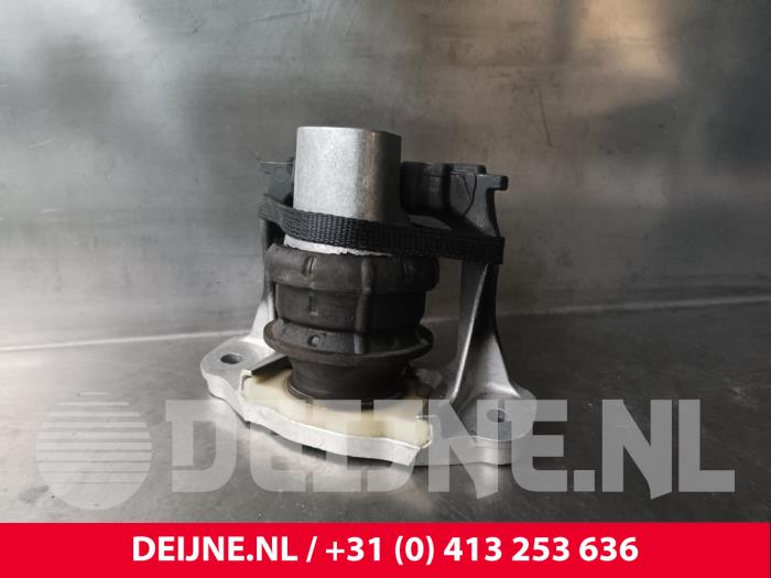 Used Engine mount Volvo V60 II (ZW) 2.0 T8 16V Recharge AWD Price € 50,00 Margin scheme offered by van Deijne Onderdelen Uden B.V.