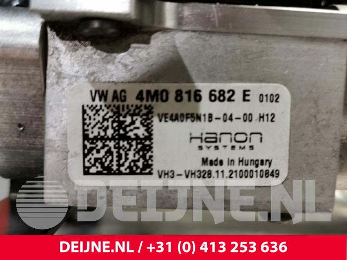 Echangeur de chaleur d'un Porsche Taycan Cross Turismo (Y1B) 4S Performance Battery Plus 2022