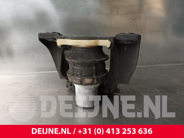 Used Engine mount Volvo XC60 II (UZ) 2.0 B4 16V Mild Hybrid AWD Price € 50,00 Margin scheme offered by van Deijne Onderdelen Uden B.V.