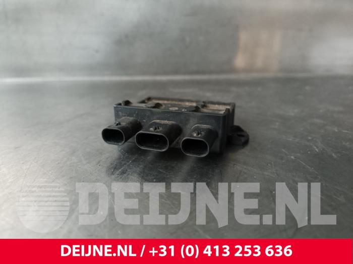 Używane Modul silnika tylnej klapy Volvo V60 II (ZW) 2.0 T5 16V Cena € 110,00 Procedura marży oferowane przez van Deijne Onderdelen Uden B.V.