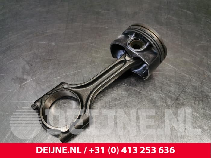 Usagé Piston Volvo XC60 II (UZ) 2.0 T5 16V Prix € 125,00 Règlement à la marge proposé par van Deijne Onderdelen Uden B.V.
